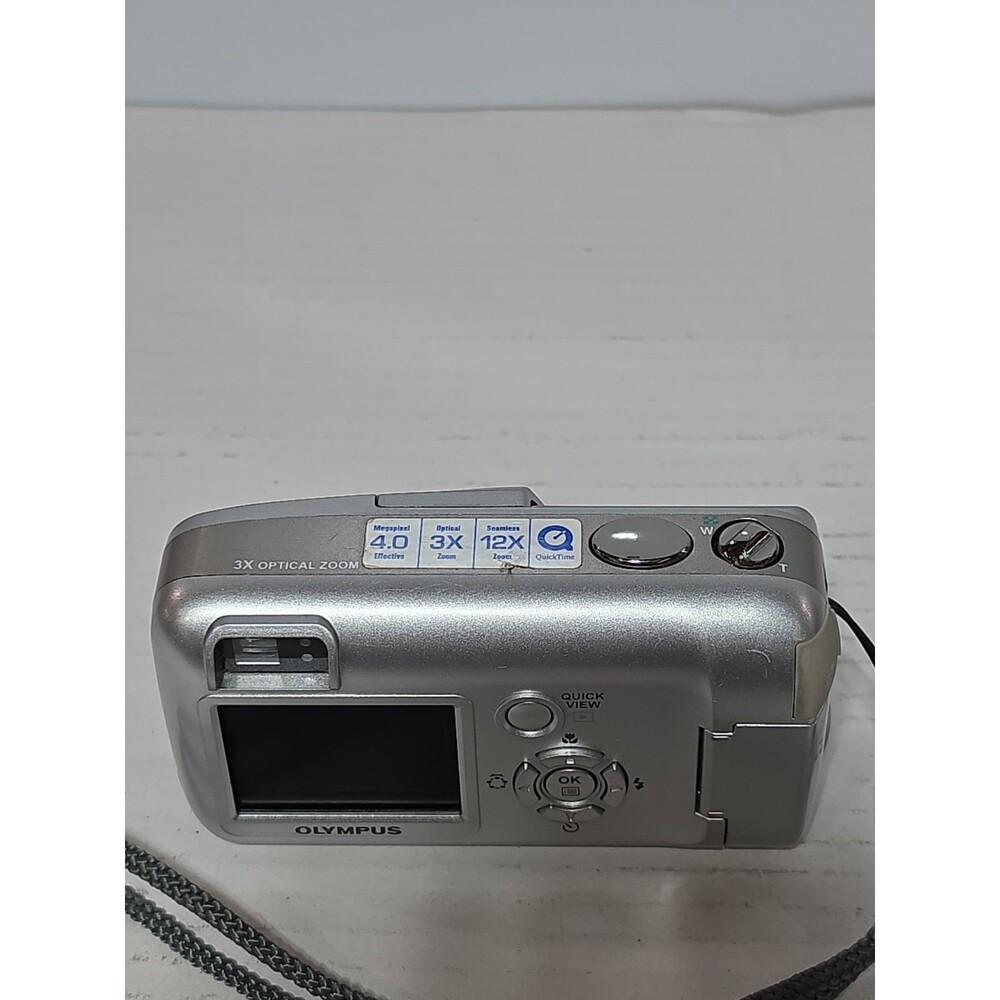 Olympus Camedia D-580 4MP Silver 1.8″ LCD 3x Optical Zoom Compact Digital Camera - Picture 2 of 9